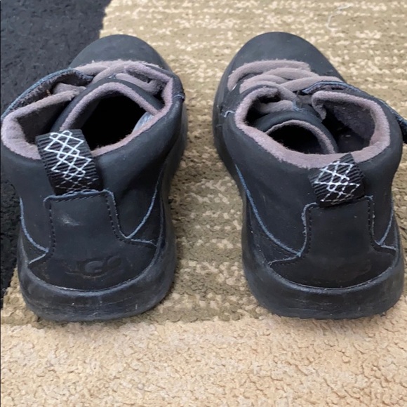 UGG boots for toddler - Picture 2 of 4